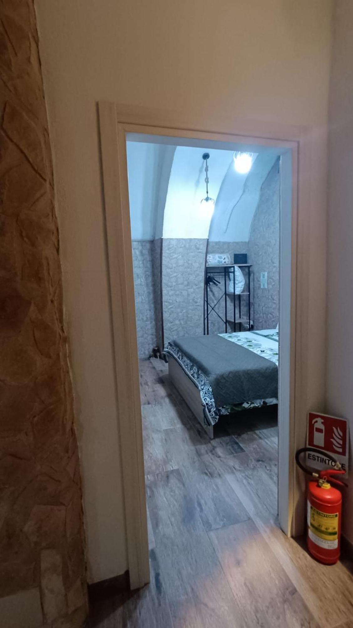 Window In The Stone Naples Hotel Екстериор снимка